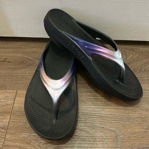 Oofos Oolala Women’s Flip Flops size 9 black sole purple straps